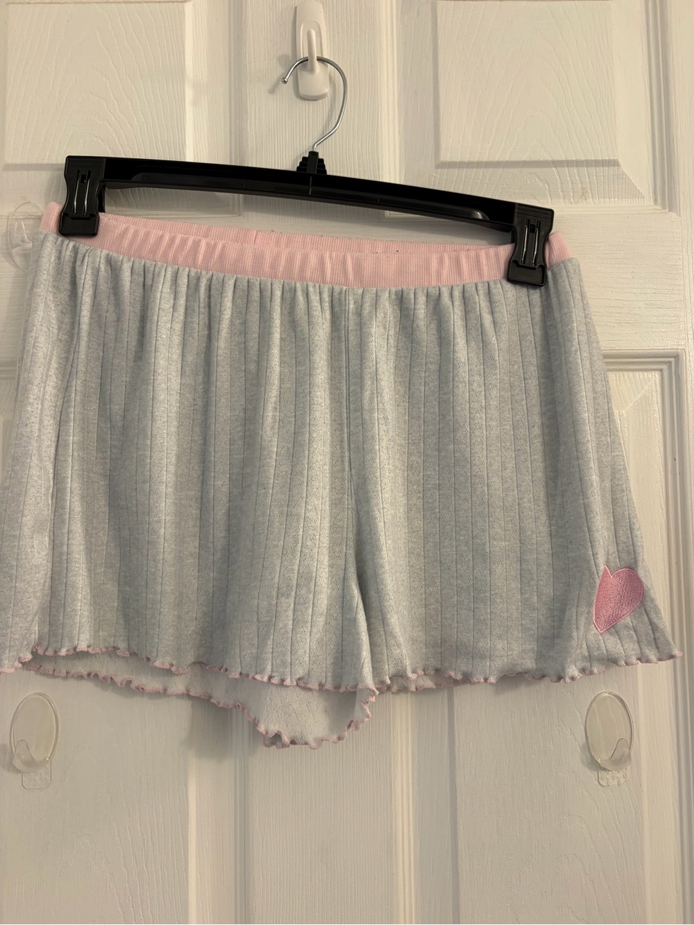 Peanuts Light Gray and Pink Ribbed Snoopy Heart Pajama Set - Picture 3 of 6